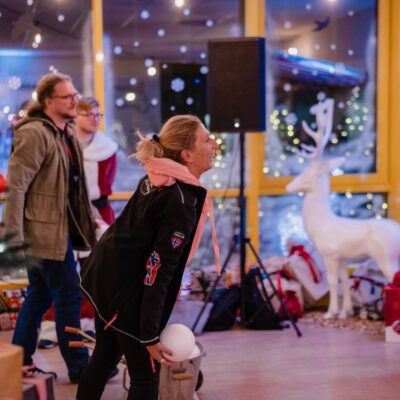 Winterspiel Schneeballwerfen