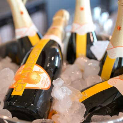 Sekt eisgekühlt im Kübel
