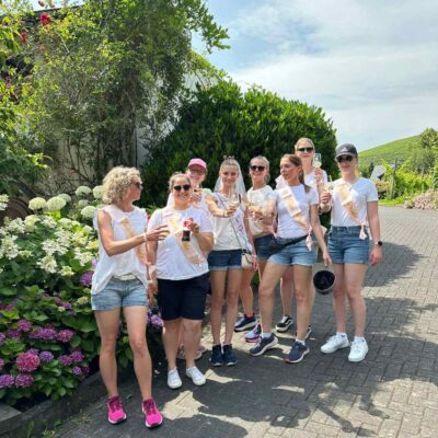 Gruppenfoto JGA Weinwanderung Mosel