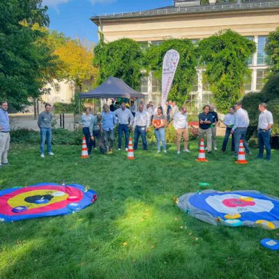 Team spielt Frisbee Darts während Olympiade