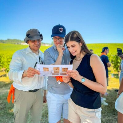 Gruppe bei Schnitzeljagd in Rheingau