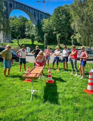 Team an Spielstation bei Rallye