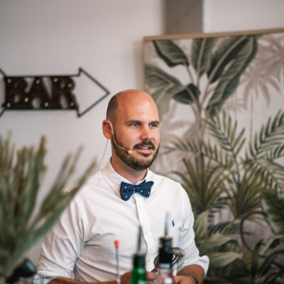 Barkeeper auf Cocktail mixen Teamevent