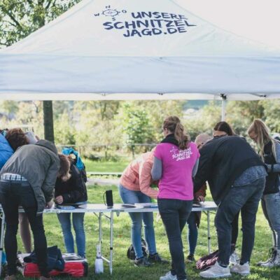 Spielstation auf der Bonn Schnitzeljagd in der Rheinaue