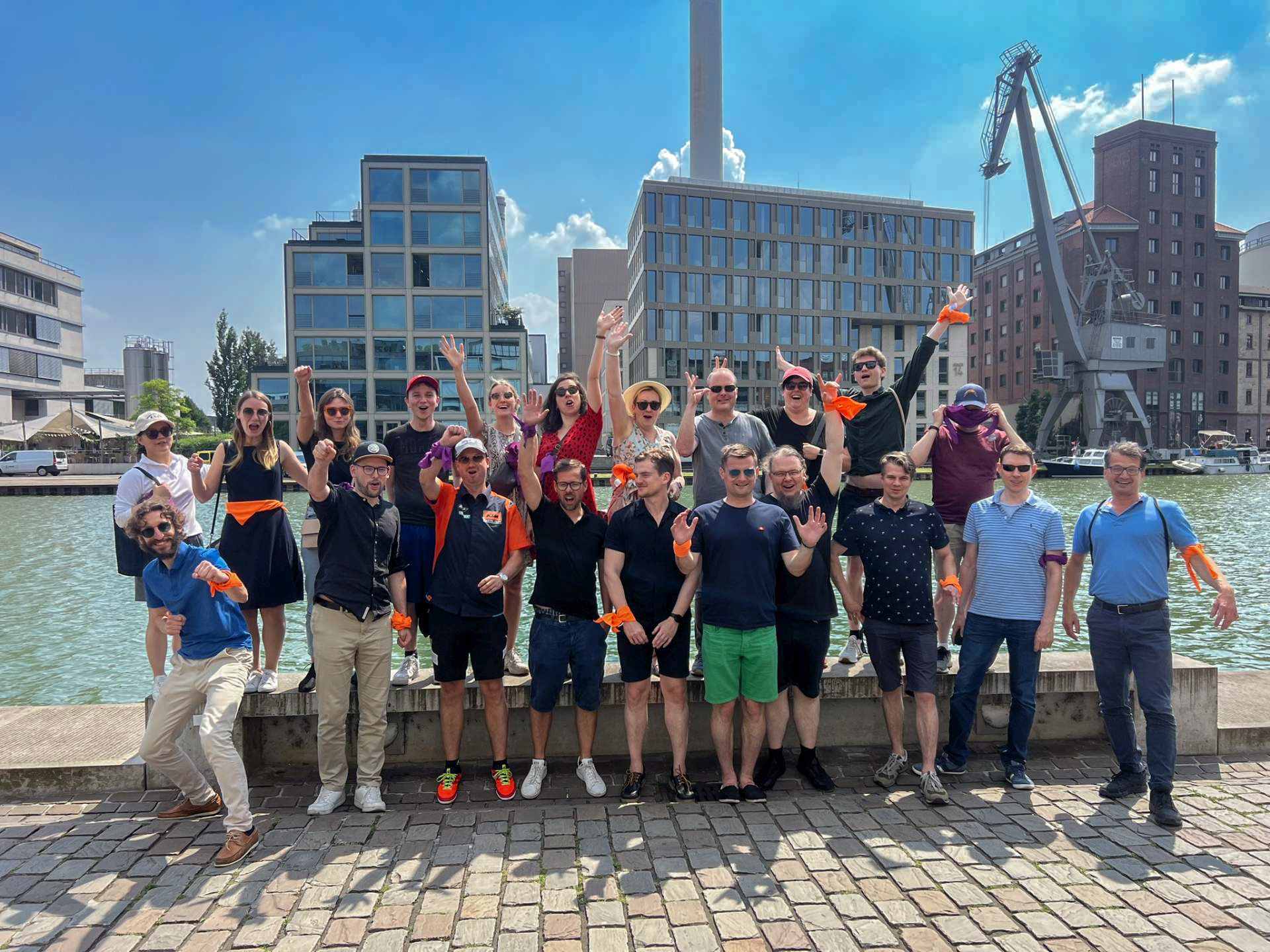 Gruppenfoto am Stadthafen bei Schnitzeljagd Münster