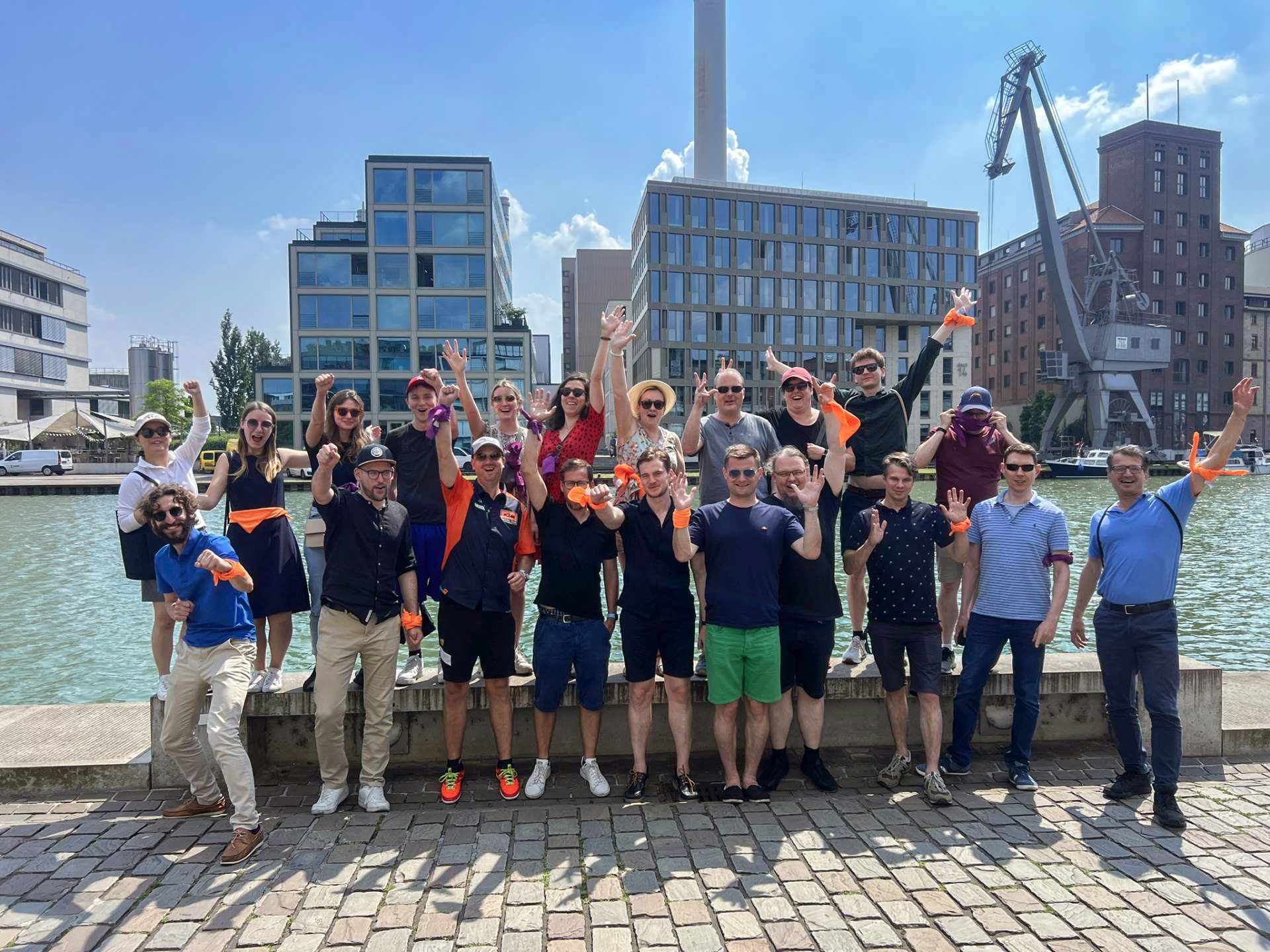 Teamfoto am Stadthafen bei Schnitzeljagd Münster