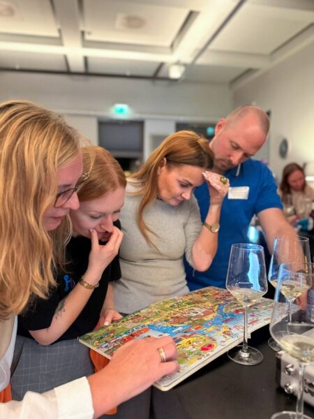Team beim Wimmelbildsuchen bei Schlag dein Team Event
