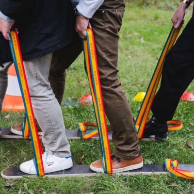 Gruppe während Ski Wettsprint bei Stadtrallye Köln