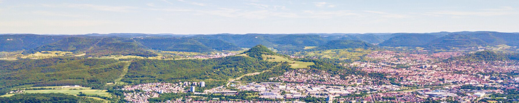 Panoramablick von oben auf Reutlingen und Umgebung
