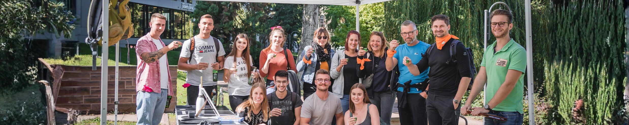 Teamfoto während Schnitzeljagd Frankfurt